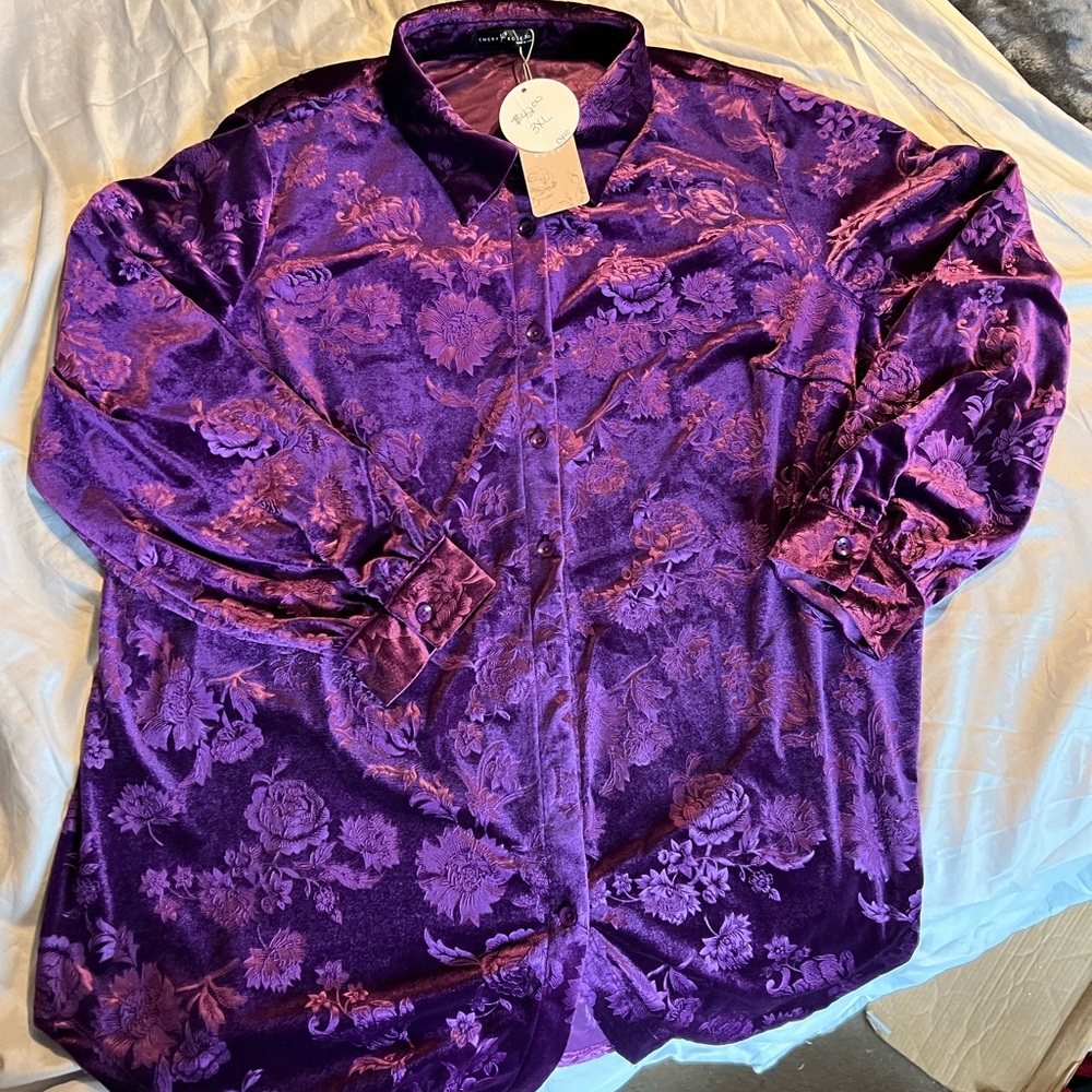 BRAND NEW PLUS SIZE TOP! - Picture 3 of 4